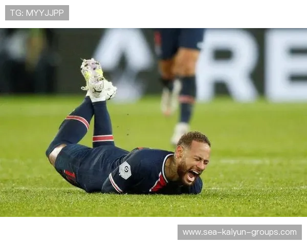 内马尔夜跑被拍到与神秘人同行，八卦再起